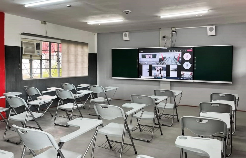 Hybrid Smart Classroom